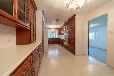1610 Pleasant St-17