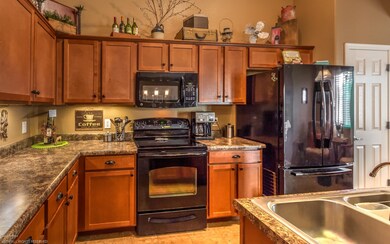 04 Kitchen Dining Rm-4307 bal
