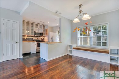 518 E Perry Ln, Savannah, GA 31401 - photo 6