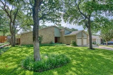 2224 Mountainview Dr, Hurst, TX 76054 - photo 3