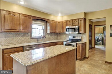2105 Bressler Dr, Reading, PA 19610 - photo 3