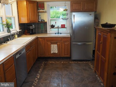 1122 Old Gravel Pike, Schwenksville, PA 19473 - photo 6