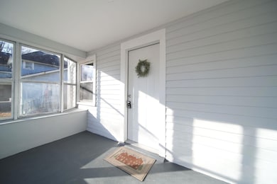 208 Bates St, Jackson, MI 49202 - photo 2