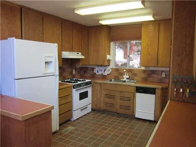 Nice counter space. Dishwasher.
