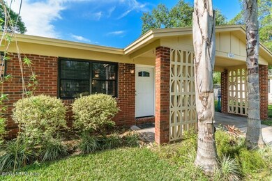 ENTRANCE AREA FRONT WALK WAY