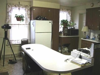 2110 W 1st St, Davenport, IA 52802 - photo 4