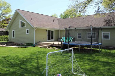 1806 Lilac Ln, Cedar Falls, IA 50613 - photo 2
