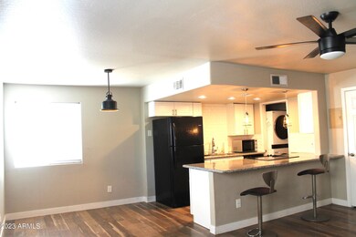 Kitchen & Dining