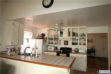 BREAKFAST COUNTER