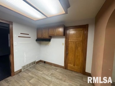 1013 N 2nd St, Clinton, IA 52732 - photo 4