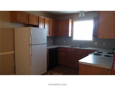 1208 Webhollow Cir unit A, Bryan, TX 77801 - photo 3