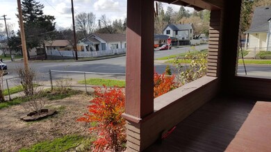 716 NW C St, Grants Pass, OR 97526 - photo 4