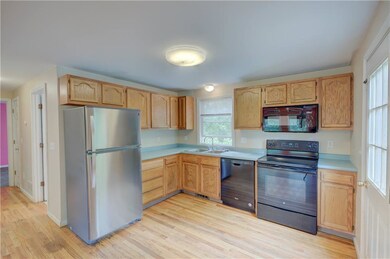 183 Hunt Ave, Wakefield, RI 02879 - photo 3