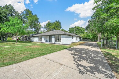 520 Holder Dr, Hurst, TX 76053 - photo 3