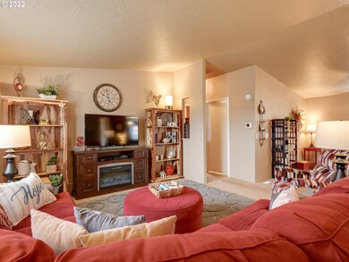 1036 SW Clawson Cir, Troutdale, OR 97060 - photo 4