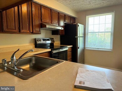 6029 Rowanberry Dr, Elkridge, MD 21075 - photo 3