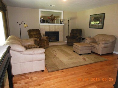 884 Gilman Rd, Medford, OR 97504 - photo 4