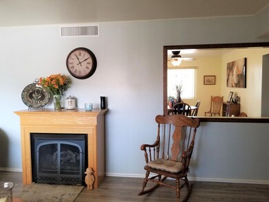 Living room, fireplace conveys