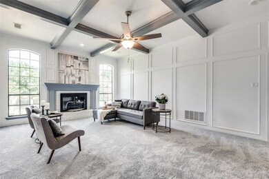 Large light & bright living room