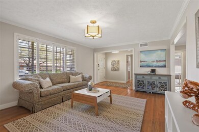 6222 Crestmont Dr, Dallas, TX 75214 - photo 4