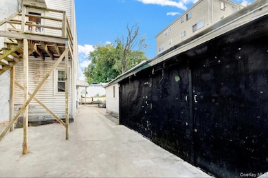 unlisted-address, Yonkers, NY 10703 - photo 4