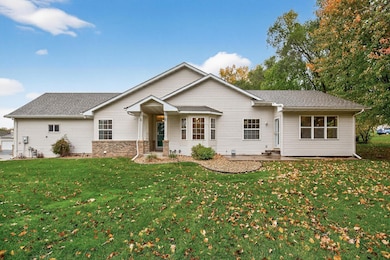 2099 Albemarle Ct N, Saint Paul, MN 55113 - photo 2