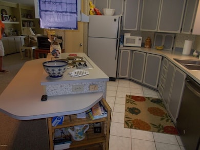 ISLAND KITCHEN
