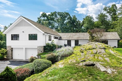 84 Burning Tree Rd, Greenwich, CT 06830 - photo 2