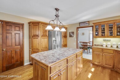 1817 Tanner Bridge Rd, Jefferson City, M