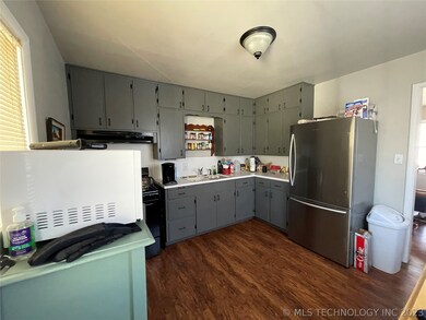 1102 S 8th St, McAlester, OK 74501 - photo 3