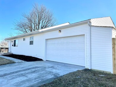 725 Josephine Ave, Columbus, OH 43204 - photo 2