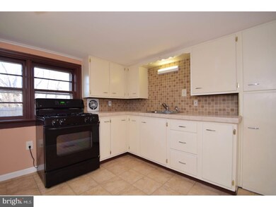 489 Manatawny St, Pottstown, PA 19464 - photo 4