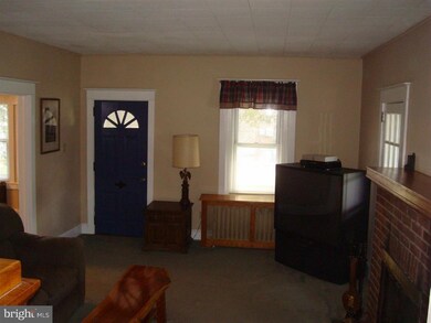 185 E Parkway Ave, Chester, PA 19013 - photo 3