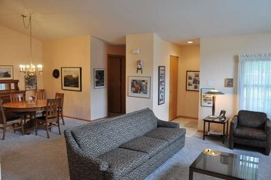 853 Havenshire Rd, Naperville, IL 60565 - photo 7