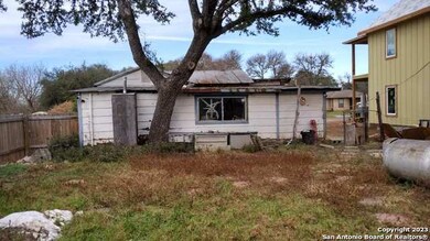 1507 Clyde St, San Marcos, TX 78666 - photo 4