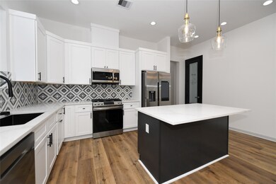 307 E 34th St, Houston, TX 77018 - photo 3