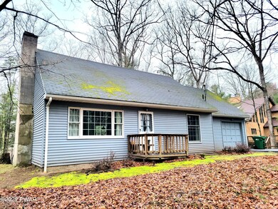 114 Hemlock Point Ct, Hawley, PA 18428 - photo 3