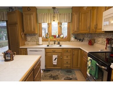16 Hickory Dr, Dudley, MA 01571 - photo 4