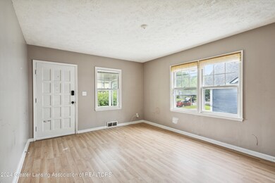 06-1837-Beal-Ave-Lansing-MI-48910-Window