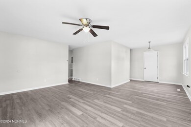 407 Henderson Dr, Jacksonville, NC 28540 - photo 5