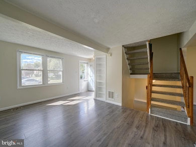 10633 Delfield Ct, Laurel, MD 20723 - photo 7