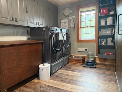 Side Entry & Laundry Room