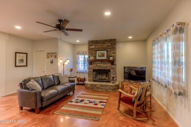 5 Living Room photo a