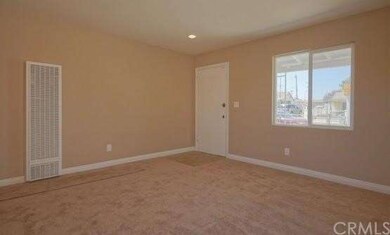 924 W Maple St, Compton, CA 90220 - photo 2