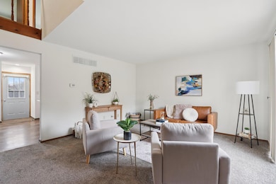 13-web-or-mls-N 94th St-S1211-013