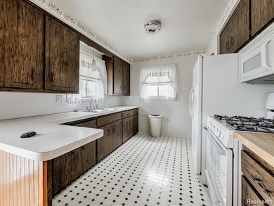 32508 Avondale St, Westland, MI 48186 - photo 2