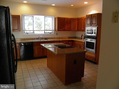 5809 Mossrock Dr, Rockville, MD 20852 - photo 6