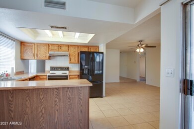 06 - Kitchen & Family Room - 4428 W Sher
