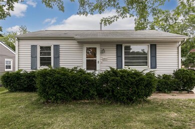 2813 J St SW, Cedar Rapids, IA 52404 - photo 3