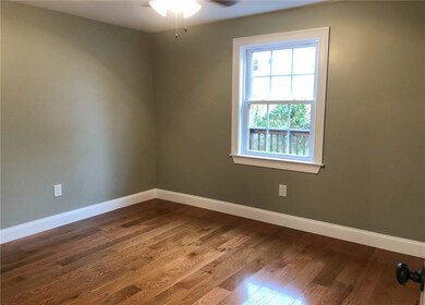 61 Columbine Ave, Pawtucket, RI 02861 - photo 3